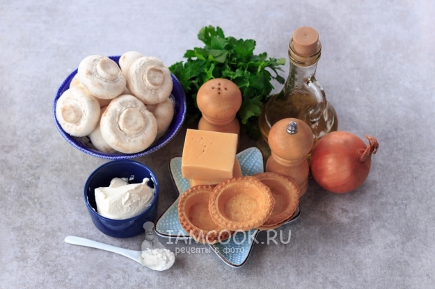 Ingredients for julienne in tartlets with mushrooms and cheese