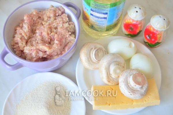 鸡肉剁碎配蘑菇，奶酪和鸡蛋的成分